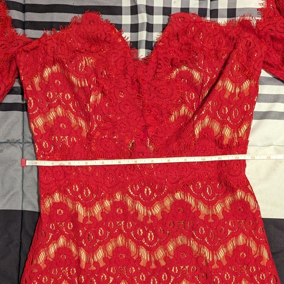 Cold-Shoulder Red Lace Dress - Picture 6 of 6